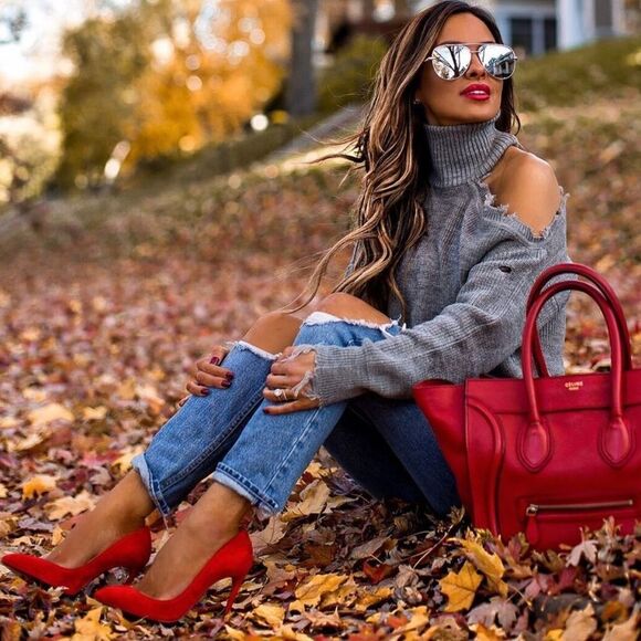 Red pumps  - Picture 1 of 5